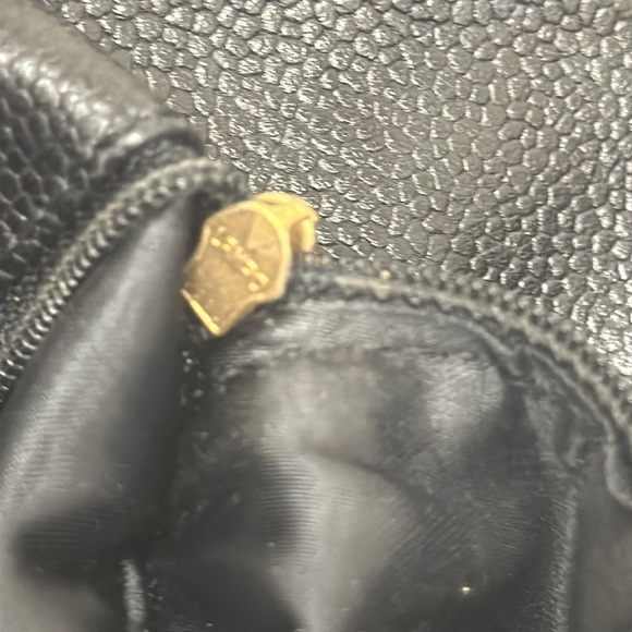 CHANEL CAVIAR LEATHER RESIN HANDLE BAG RARE FIND! - Picture 10 of 12